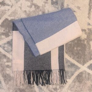 NWOT Roots blanket scarf